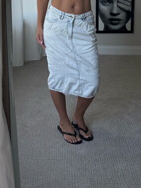 American Vintage light blue denim distressed midi skirt